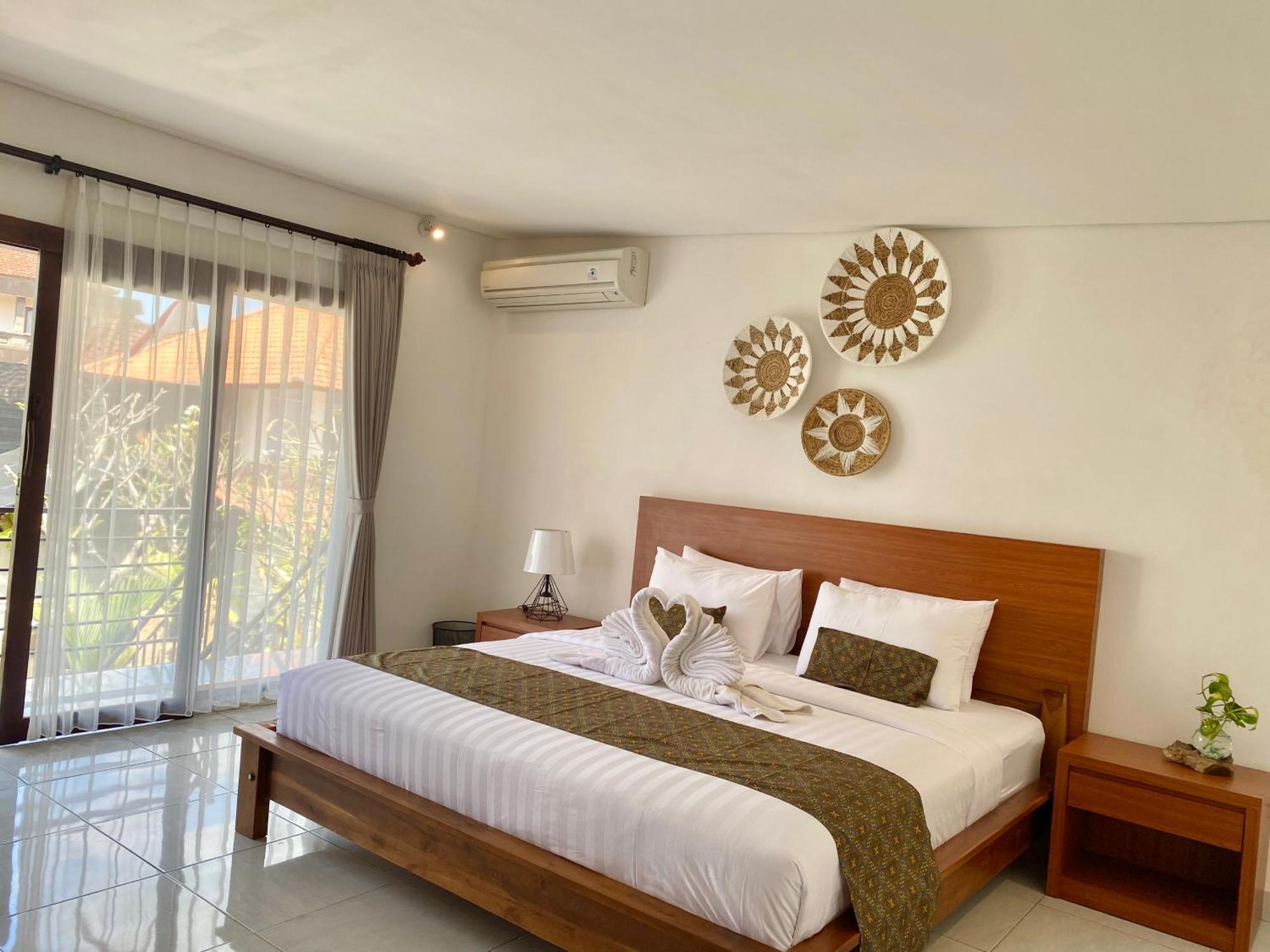 Grey House Monkey Forest Hotel